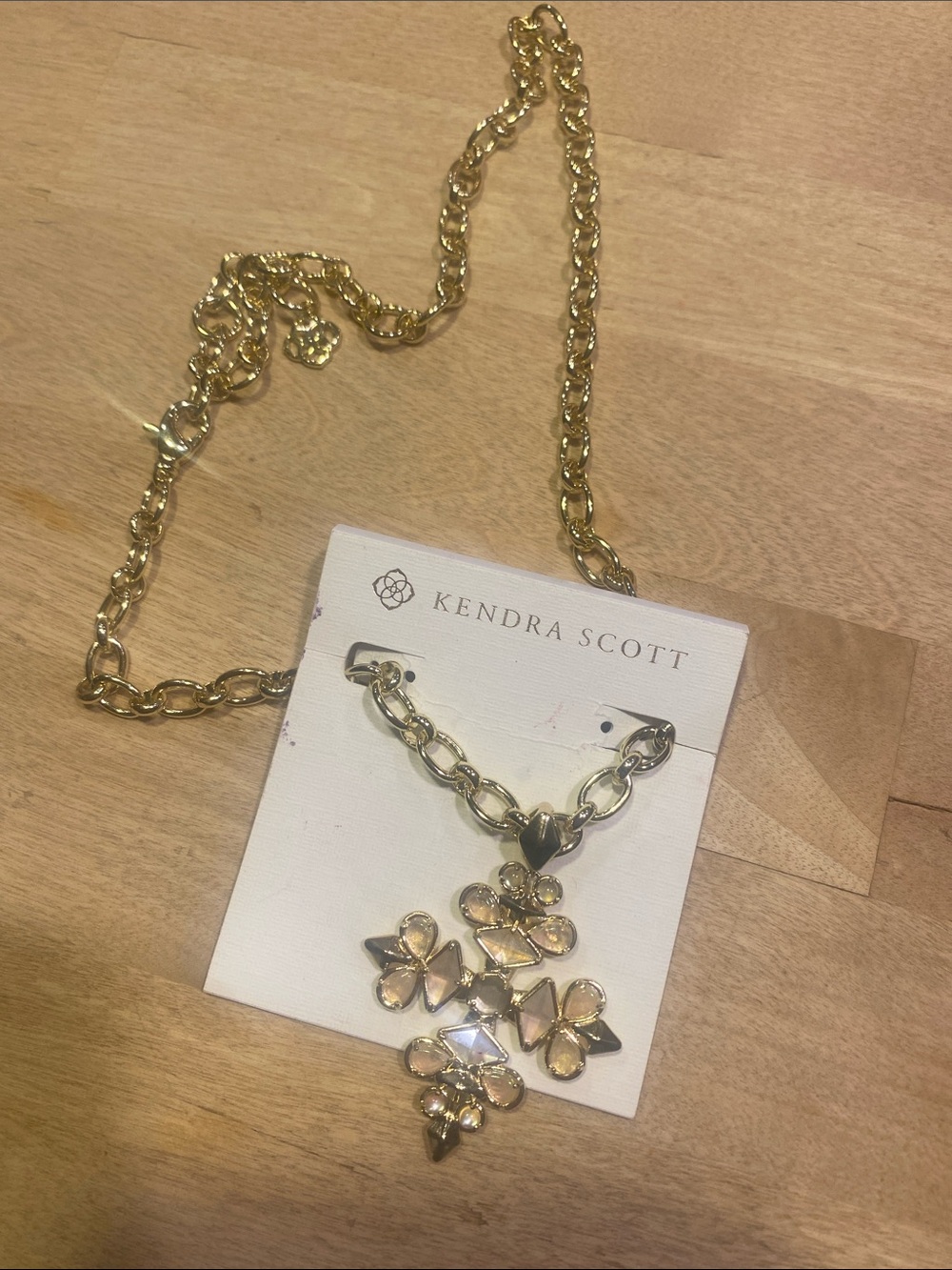 Kendra Scott necklace